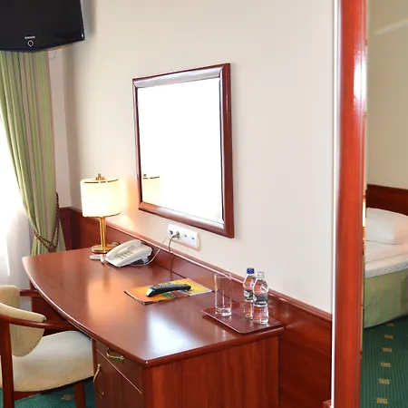 Отель Batory Тлущ