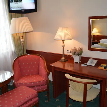 Batory Отель Тлущ