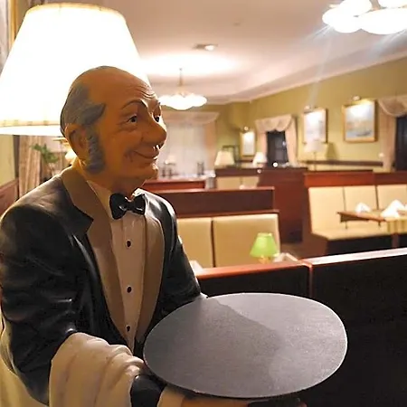 Batory Hotel 3*