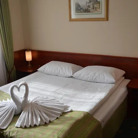 Отель Batory Тлущ