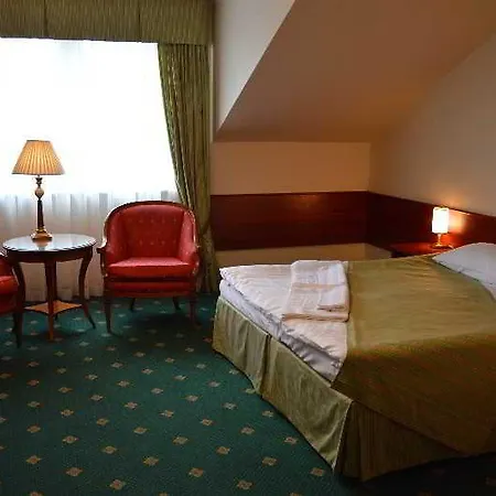 Batory 3* Тлущ