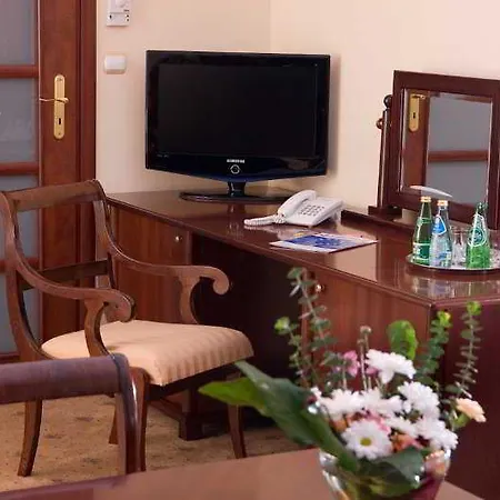 Batory Отель Тлущ