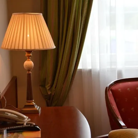 Batory Hotel Tluszcz