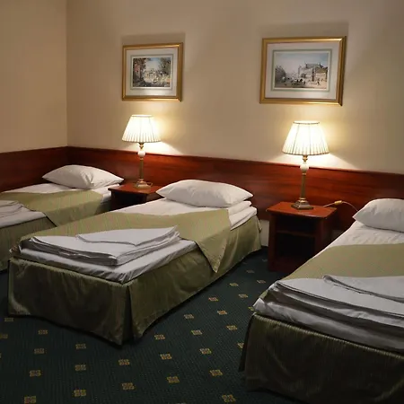 Batory Hotell Tłuszcz
